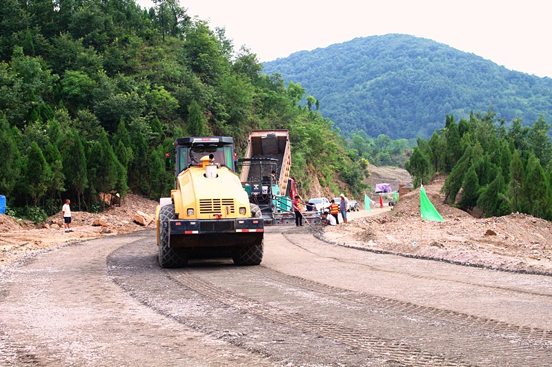 新增国道344瑶旧线底基层试验段顺利铺筑(图3)